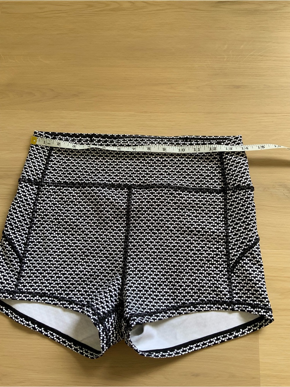 Lululemon Speed Up Short Hi-Rise Sz 10 - Picture 7 of 8
